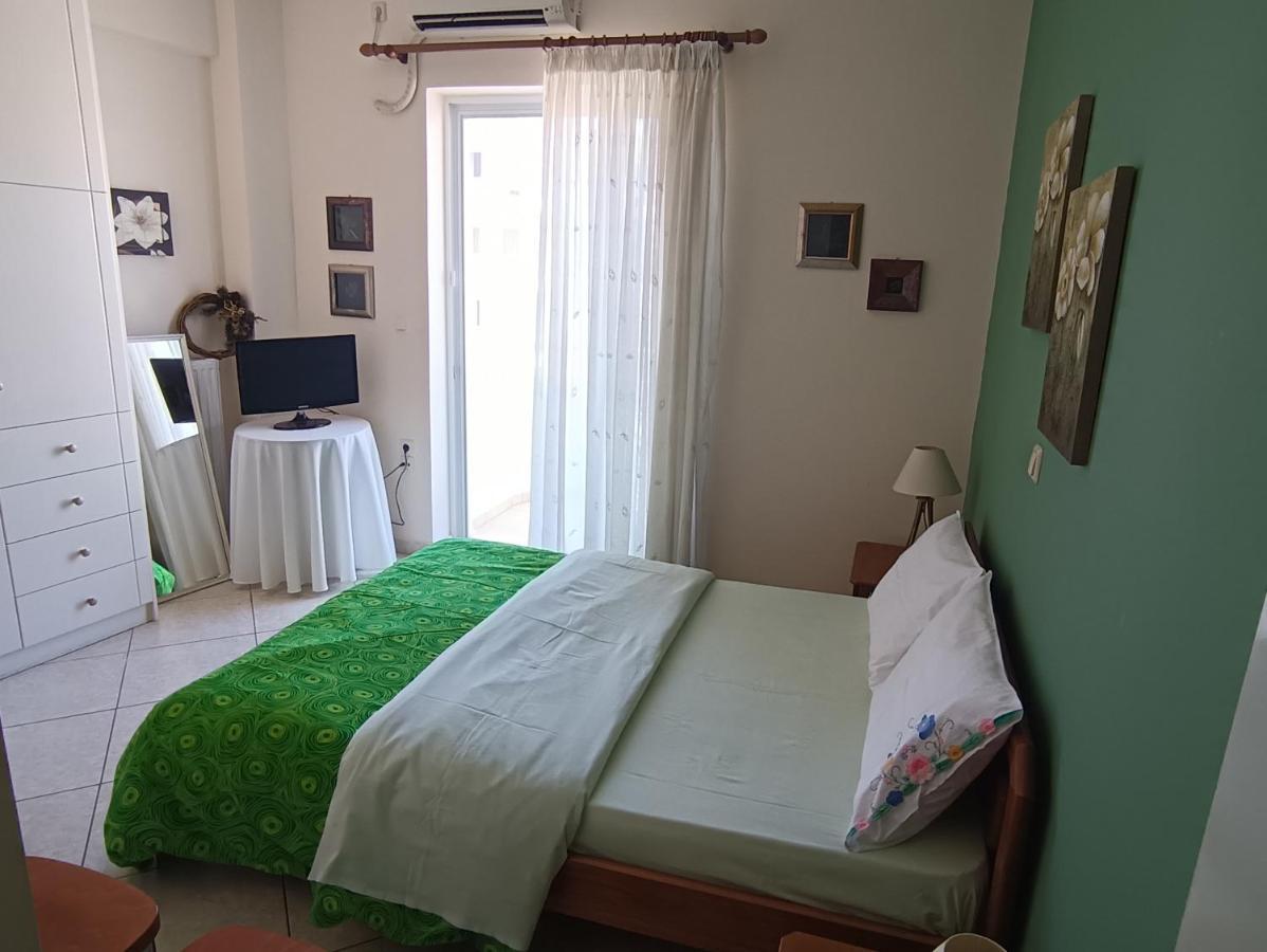Thalia Apartment In Kalamata, 15' Walk From The City Center And The Beach 外观 照片